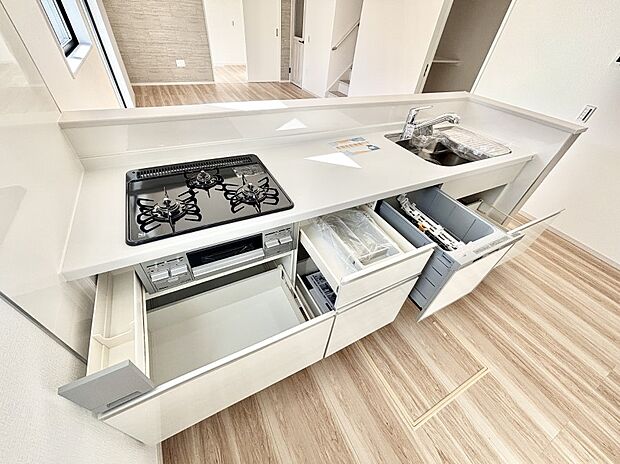 使いやすさを優先したスライド式収納タイプ！