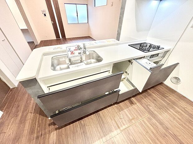 使いやすさを優先したスライド式収納タイプ！