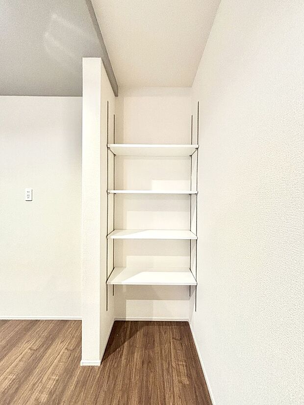 キッチン横収納!食材のストックはもちろん、日用品の収納など使い方はいろいろ!