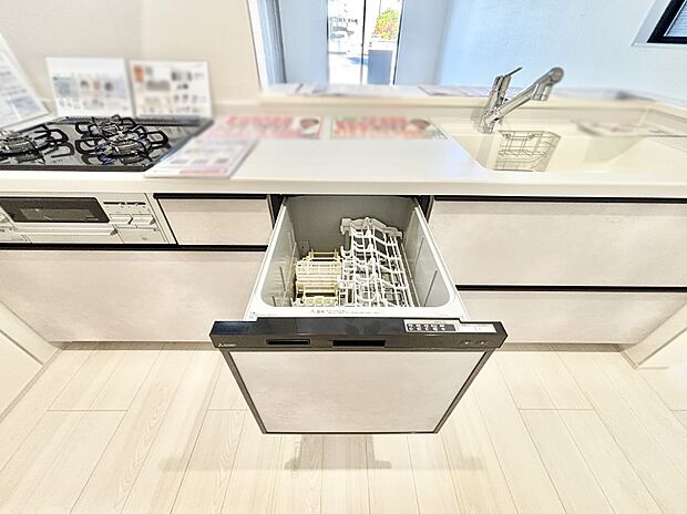 面倒なお片づけは食洗機にお任せ！家事の負担が減って、時間にも気持ちにもゆとりができます。