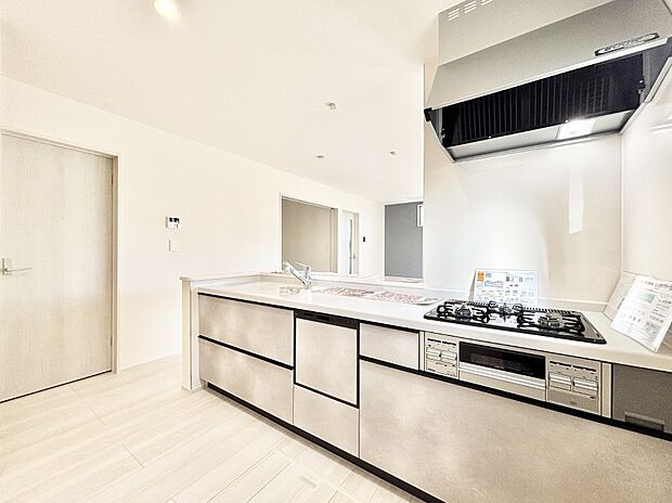 広々とした使い勝手の良いキッチンで日々のお料理も楽しくなりそう