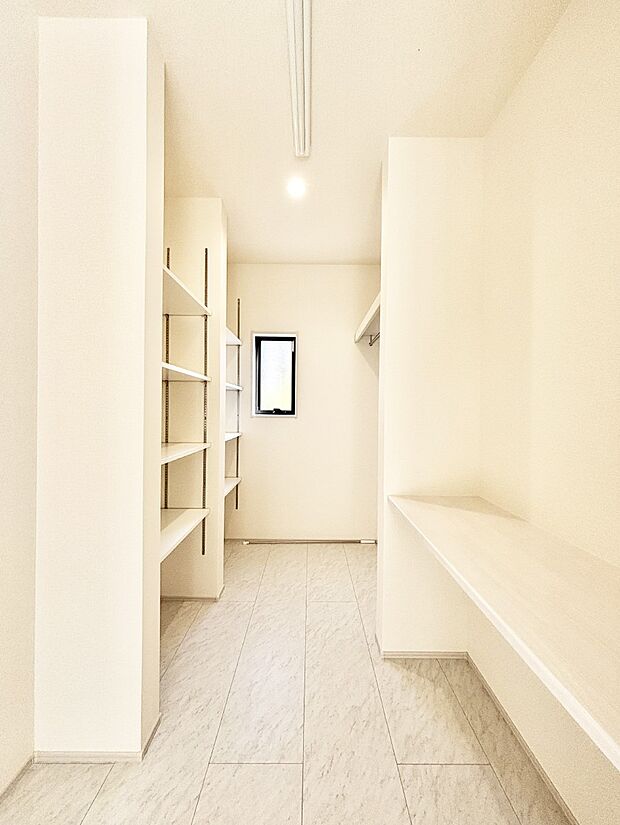 可動棚付きランドリースペース