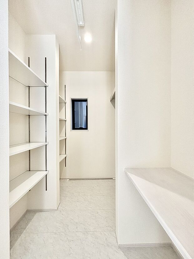 可動棚付きランドリースペース