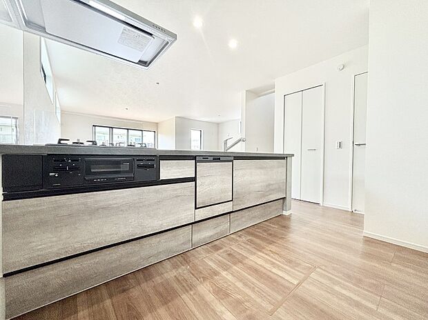 料理をしながらでもご家族との会話を楽しめる対面キッチン  