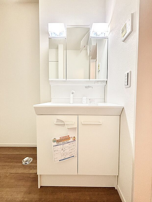 収納力と機能性に優れた洗面化粧台  