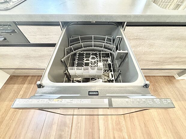 面倒なお片づけは食洗機にお任せ！家事の負担が減って、時間にも気持ちにもゆとりができます。