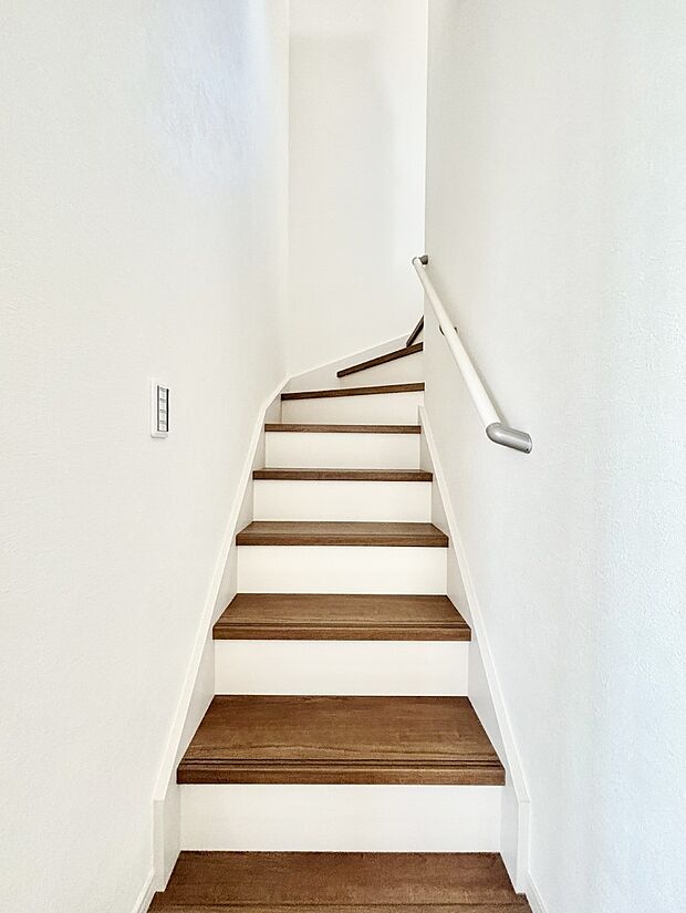 安全性を考慮し階段には手すりを設置しています  