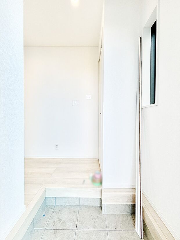 ご家族やお客様を気持ちよくお出迎えできる穏やかな雰囲気の玄関です。