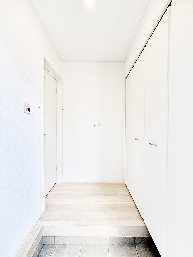 ご家族やお客様を気持ちよくお出迎えできる穏やかな雰囲気の玄関です。