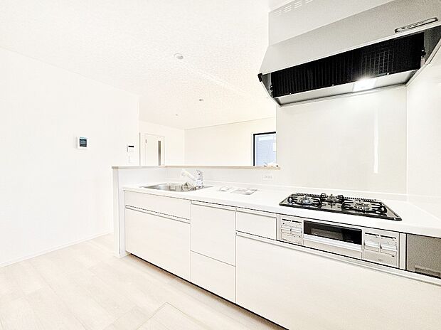 ゆとりあるキッチンスペースでお料理や食後の後片づけもスムーズに!