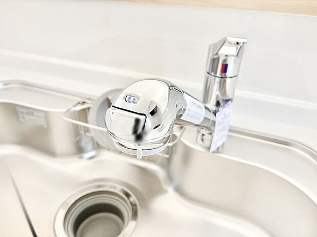 いつでも清潔なおいしいお水を。一つの水栓で水道水と浄水を使い分け。