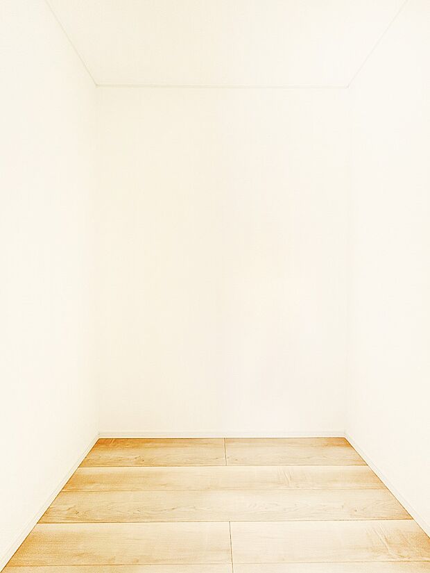 季節の衣類もスッキリ収納!大容量の収納力が魅力的なWIC付きです。