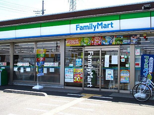 コンビニ 700m ファミリーマート さいたま大谷口明花店