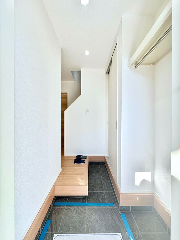 明るい玄関はお客様をお出迎えするのにぴったりです!