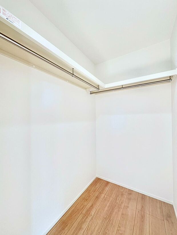 ウォークインクローゼット付きで生活空間を広く利用できます。