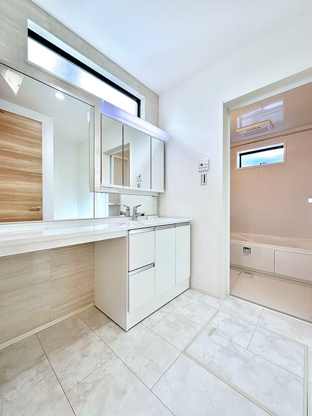 広々とゆとりのあるランドリースペース。