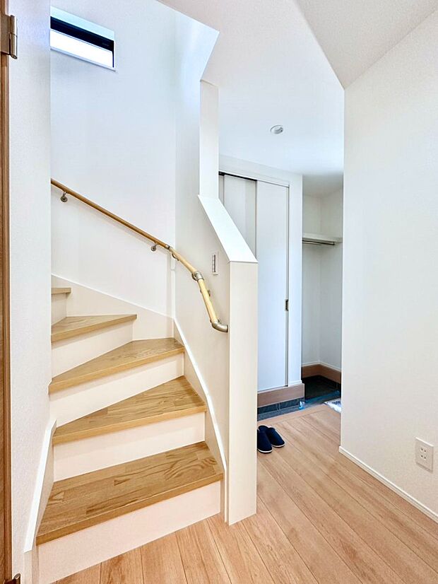 安全性を考慮し階段には手すりを設置しています