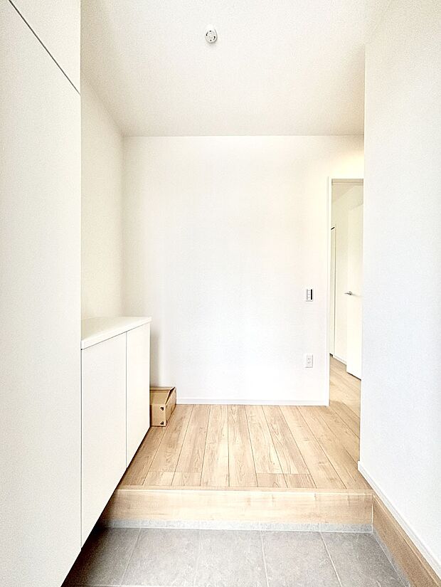 家族の帰宅やお客様をあたたかく迎える玄関  