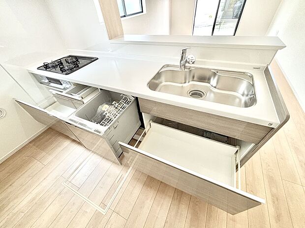 使いやすさを優先したスライド式収納タイプ！