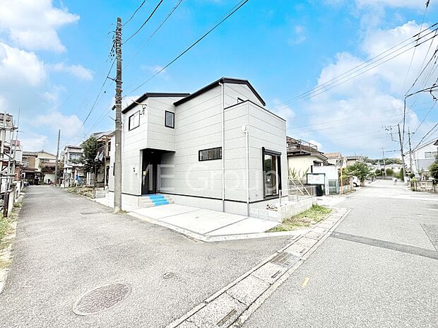 前面道路はきちんと整備されています  