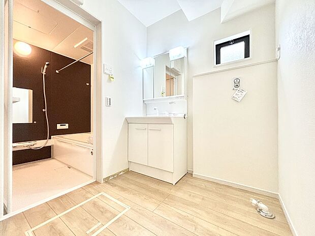 清潔感のある快適空間です。毎日の身支度も気持ち良くお使い頂けます。 