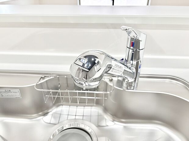 いつでも清潔なおいしいお水を。一つの水栓で水道水と浄水を使い分け。