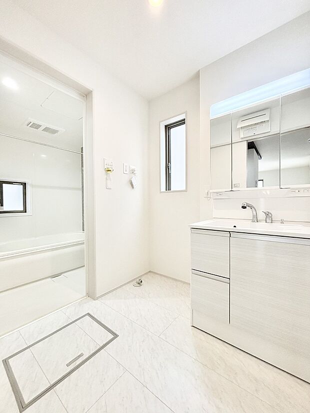 広々とゆとりのあるランドリースペース。