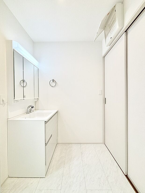 清潔感のある快適空間です。毎日の身支度も気持ち良くお使い頂けます。