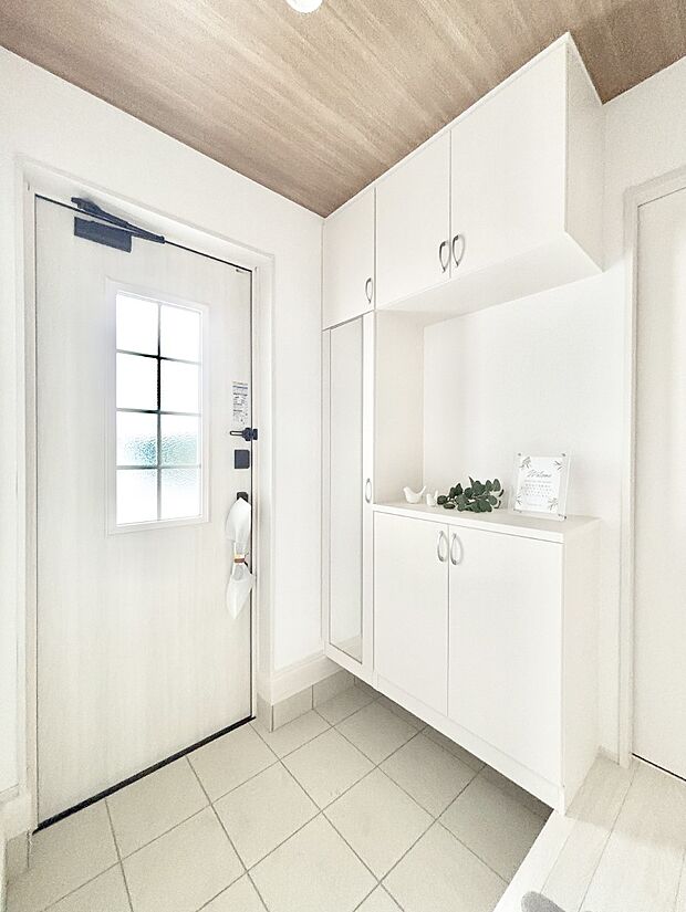 飾り棚を利用して、お越しいただくお客様をおもてなしできます。