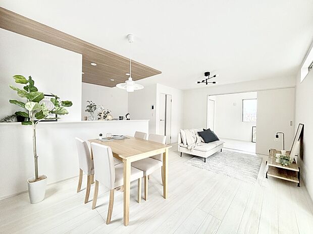 住む方の個性が引き出される、インテリアを考えるのが楽しみなリビングです！ 