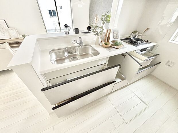 使いやすさを優先したスライド式収納タイプ！