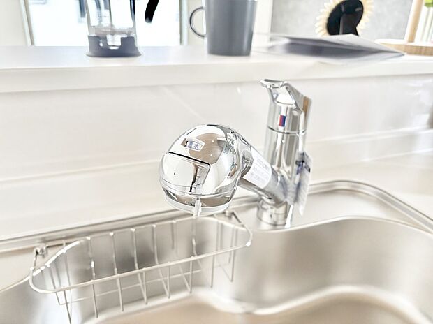 いつでも清潔なおいしいお水を。一つの水栓で水道水と浄水を使い分け。