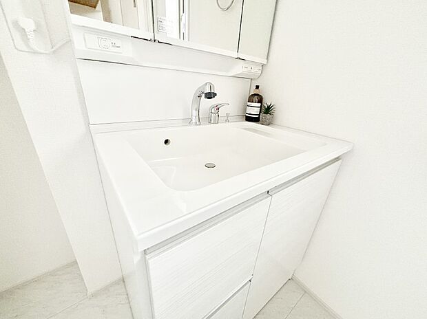 ハンドシャワー付き！使いやすい洗面台。