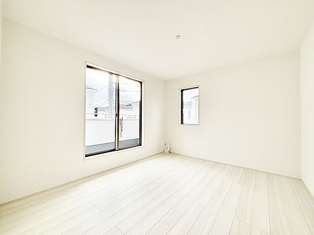 窓からのやさしい光が心地よいプライベートルーム