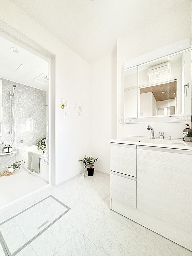 広々とゆとりのあるランドリースペース。  