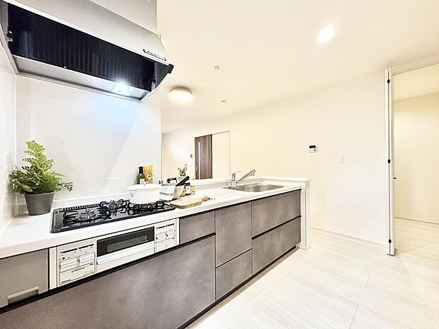 広々とした使い勝手の良いキッチンで日々のお料理も楽しくなりそう