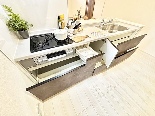 使いやすさを優先したスライド式収納タイプ!