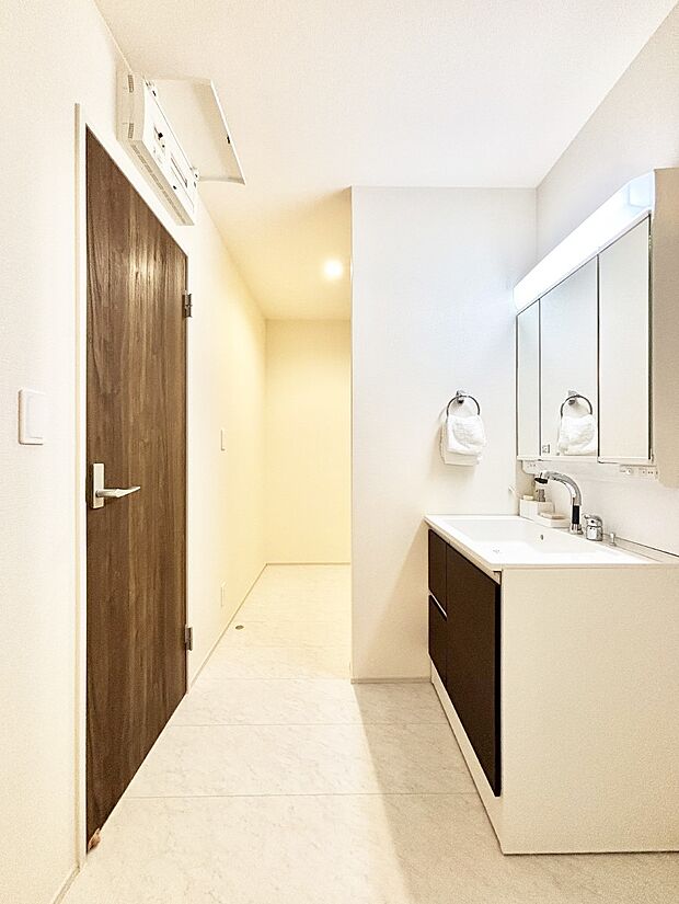 キッチンとの動線を考慮した水廻り集中設計で忙しい時間の家事もラクラク