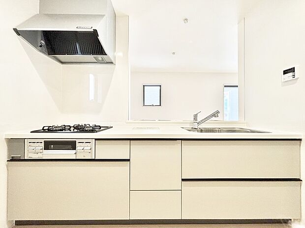 リビングで遊ぶお子様を見守りながらお料理ができる対面キッチン