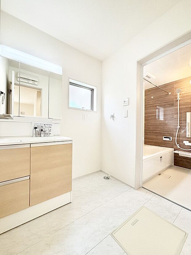 清潔感のある快適空間です。毎日の身支度も気持ち良くお使い頂けます。