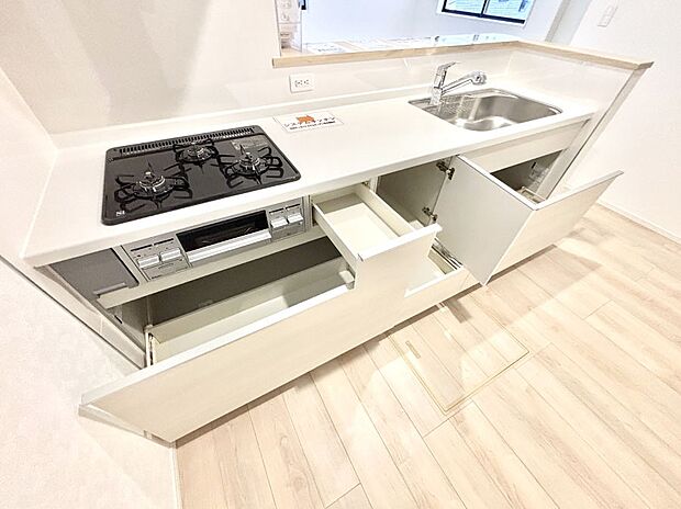 使いやすさを優先したスライド式収納タイプ！