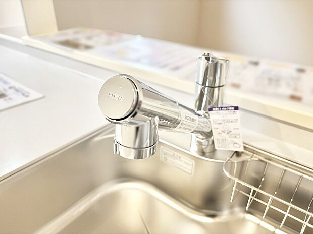 いつでも清潔なおいしいお水を。一つの水栓で水道水と浄水を使い分け。