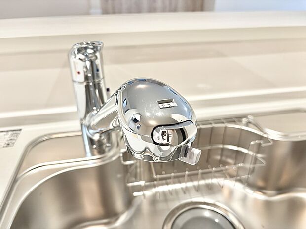 いつでも清潔なおいしいお水を。一つの水栓で水道水と浄水を使い分け。