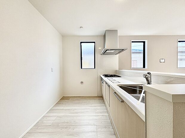 料理をしながらでもご家族との会話を楽しめる対面キッチン