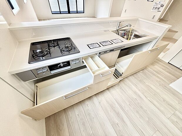 使いやすさを優先したスライド式収納タイプ！