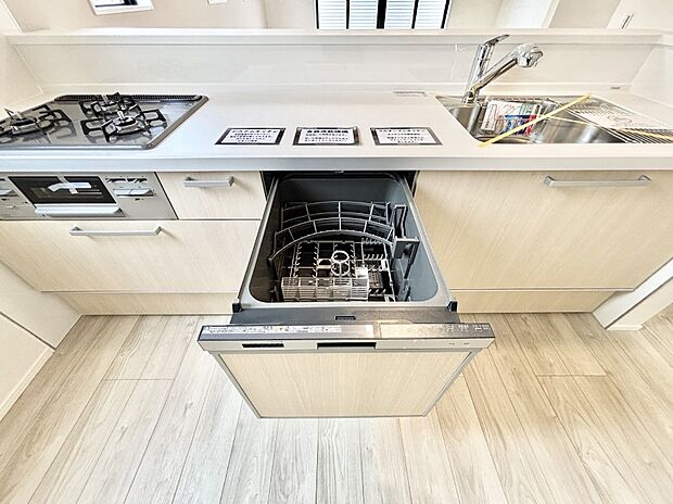 面倒なお片づけは食洗機にお任せ！家事の負担が減って、時間にも気持ちにもゆとりができます。