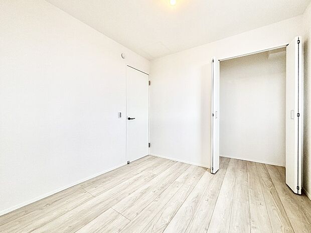 収納が充実しているので、居住スペースを広く使えます。 