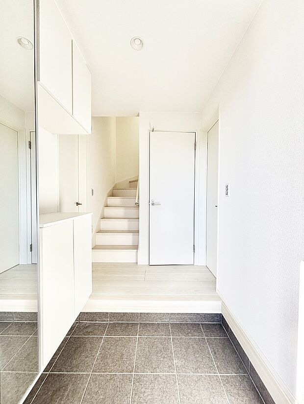 家族の帰宅やお客様をあたたかく迎える玄関