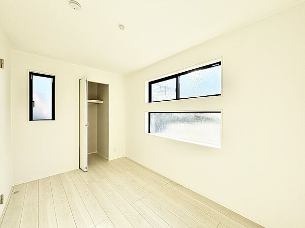 窓からのやさしい光が心地よいプライベートルーム