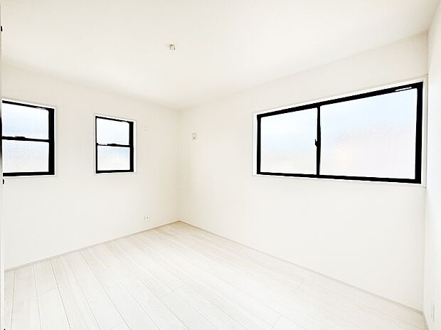 2面採光なので、明るく風通しも良く心地良い生活が送れます。